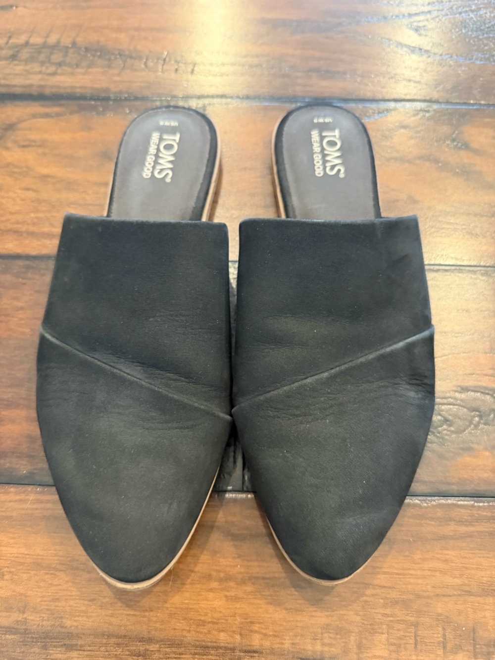 Woman Size 9 Toms Slide on Flats Black & Tan